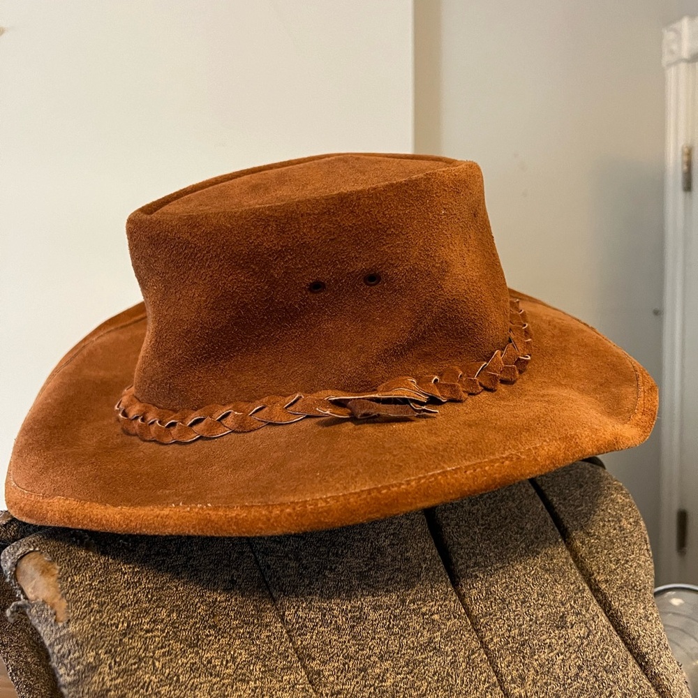 The Great Australian hat, brown suede size medium